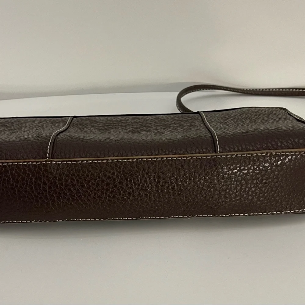 Tommy Hilfiger Brown Leather Clutch Crossbody Bag with Detachable Strap - Picture 4 of 12